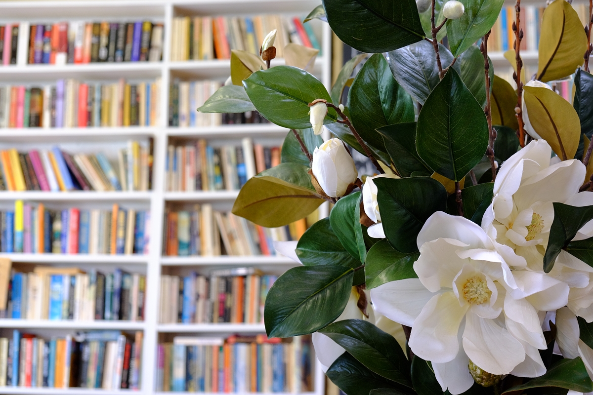 Sell your home - bookcase and white flowers
